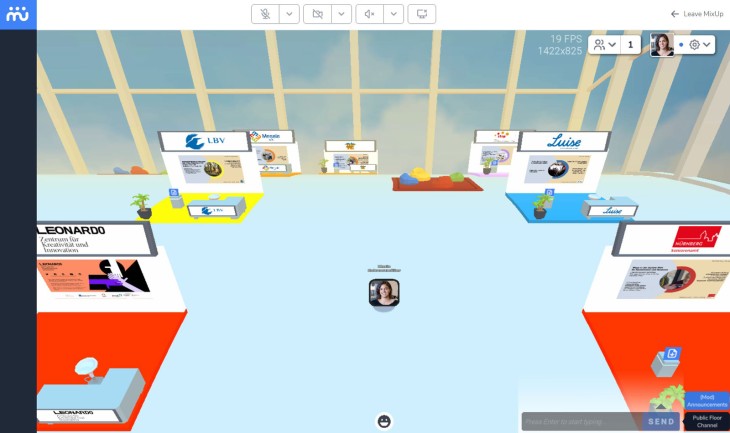 Die Besucherinnen und Besucher des Aktionstags „Engagiert Studiert“ bewegten sich mit Avataren durch die 3D-Messewelt. (Foto: Maria Schwarzmüller) Die Besucherinnen und Besucher des Aktionstags „Engagiert Studiert“ bewegten sich mit Avataren durch die 3D-Messewelt. (Foto: Maria Schwarzmüller)